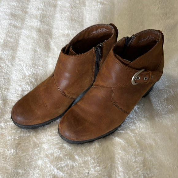 B. O. C. Brown leather booties - Picture 2 of 10